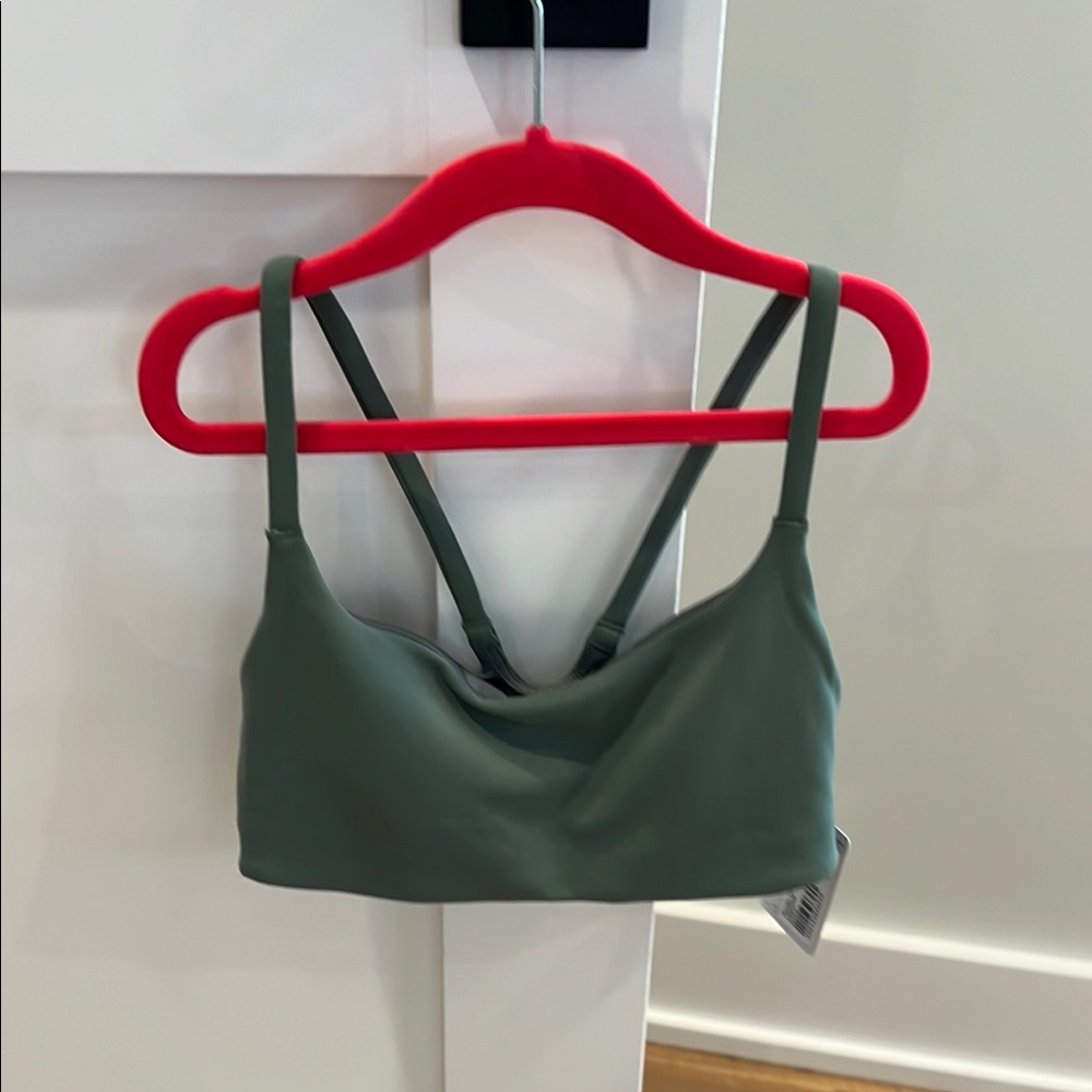 Women's lululemon Green wundertrain sports bra